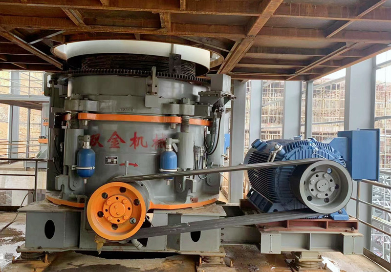 圖為雙金機(jī)械多缸圓錐破碎機(jī)生產(chǎn)現(xiàn)場