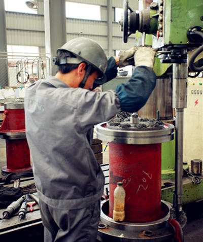 破碎機(jī)安裝_副本.jpg